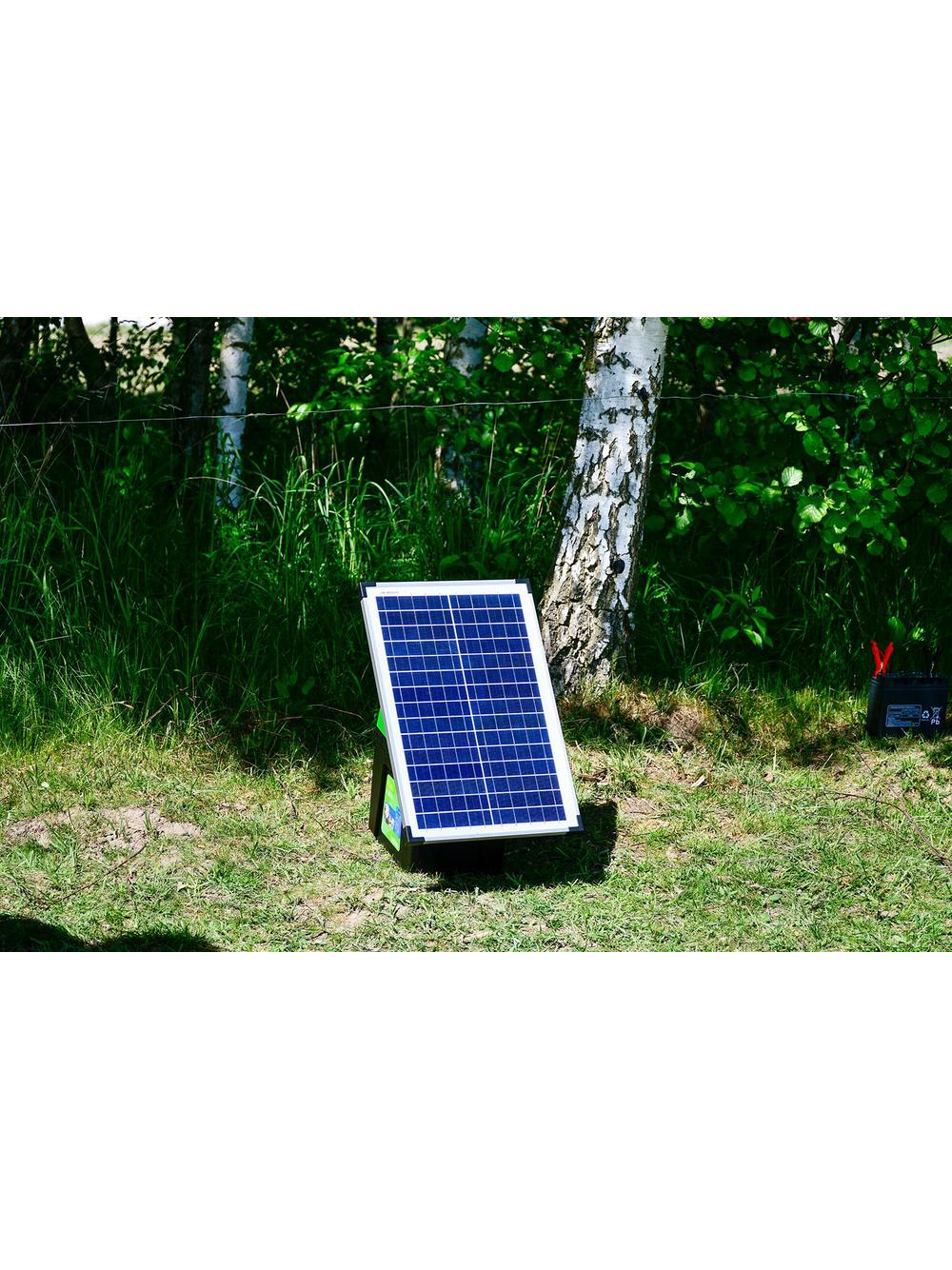KERBL Elektryzator akumulatorowy TITAN A 8000 8,0 J + Panel słoneczny 25W do elektryzatorów